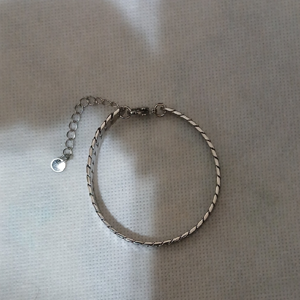 Sleek Silver Chain Bracelet